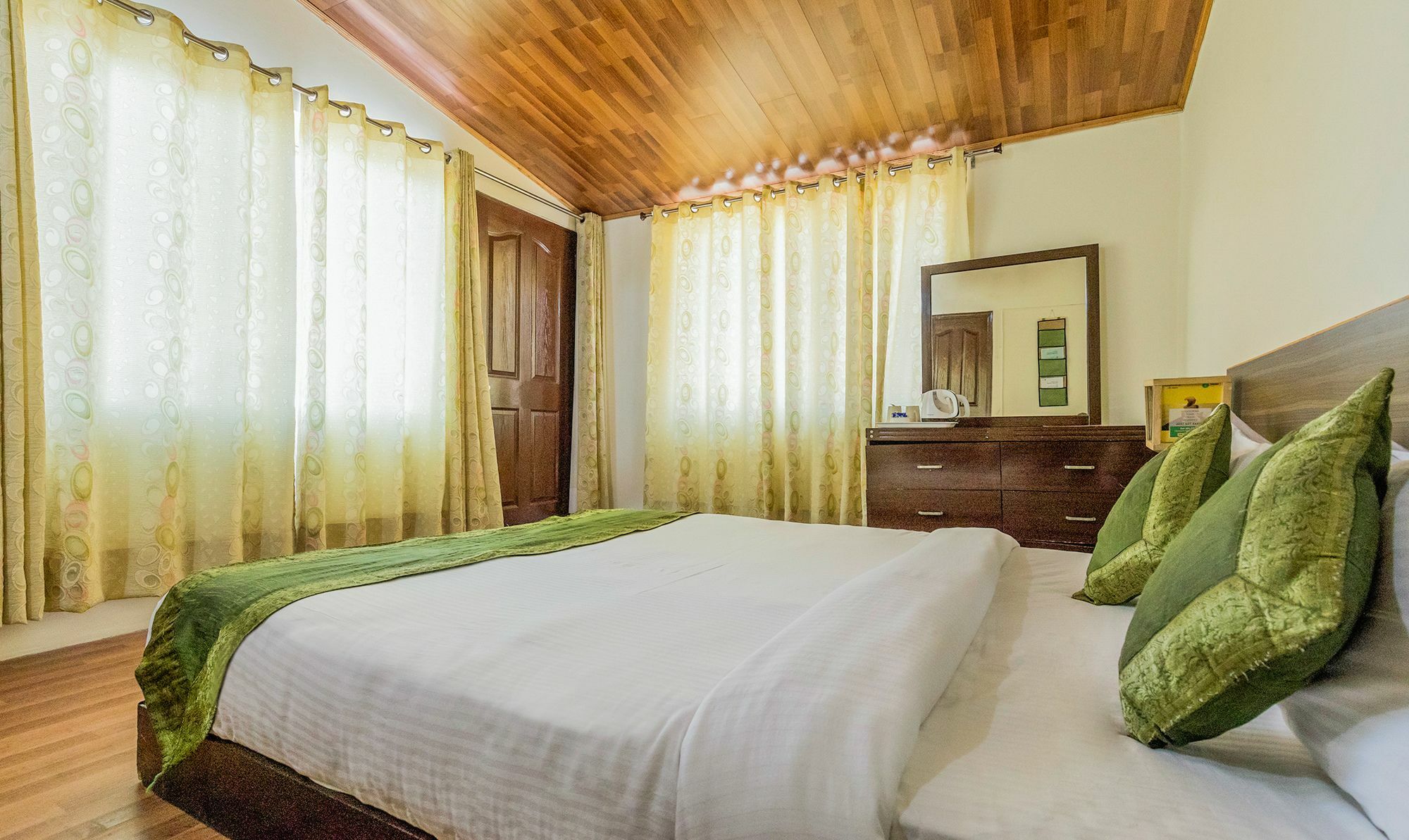 Royal Suites By Park Tree, Kasauli Buitenkant foto